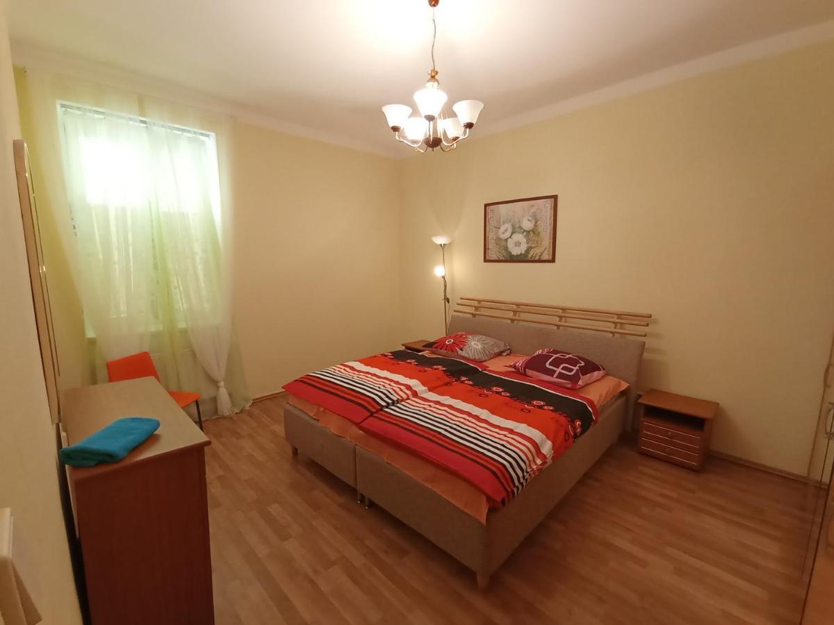 Apartments Captain Flint Прага Екстер'єр фото