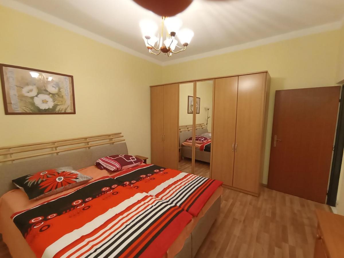 Apartments Captain Flint Прага Екстер'єр фото